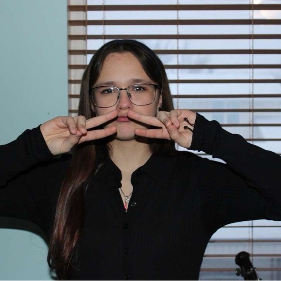Meet your Posher, Claire - Picture 1 of 1